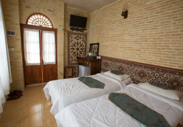 اتاق دو تخته تویین اقامتگاه سنتی فروغ مهر شیراز